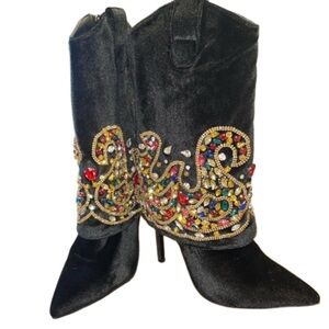 Statement piece alert! Heeled bejeweled boots black velvet. Size 8 SH1